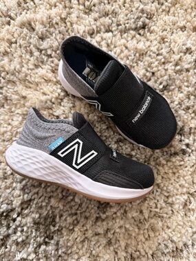 New Balance toddler Slip-On Athletic Shoes - Black & Gray